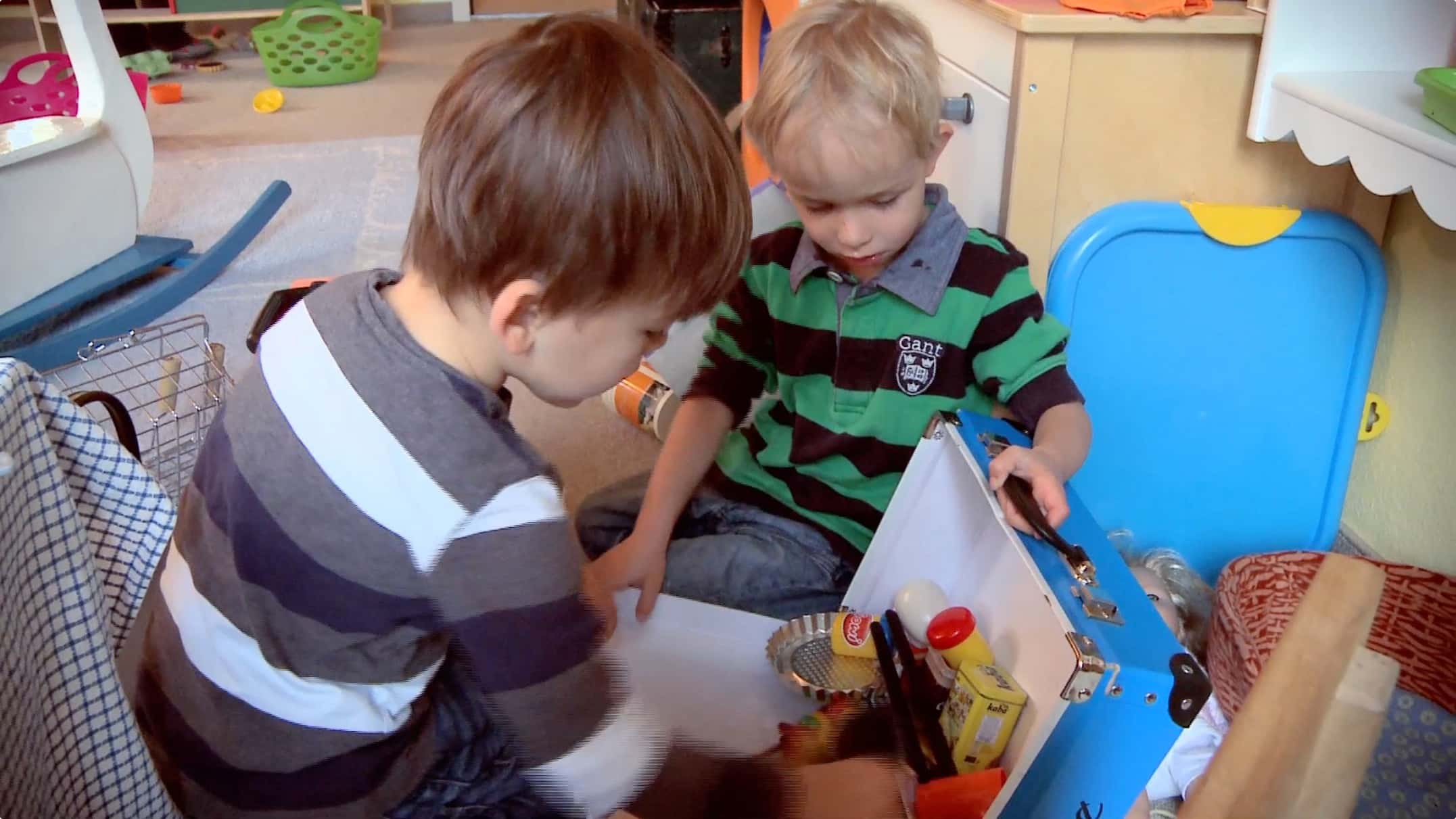 Vorschaubild für Film Suitcases